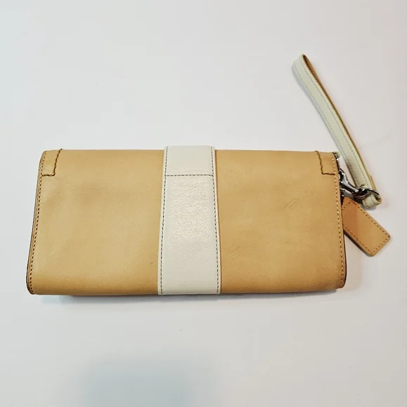 Coach Hampton Leather Beige White Wristlet Clutch Buckle Logo Charm 6694 - Picture 3 of 11